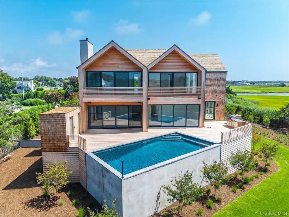 9 E Division Street Westhampton Beach, NY 11978
