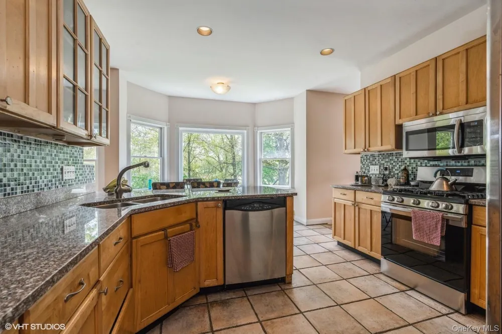 37 Old Post Lane Mamaroneck, NY 10543