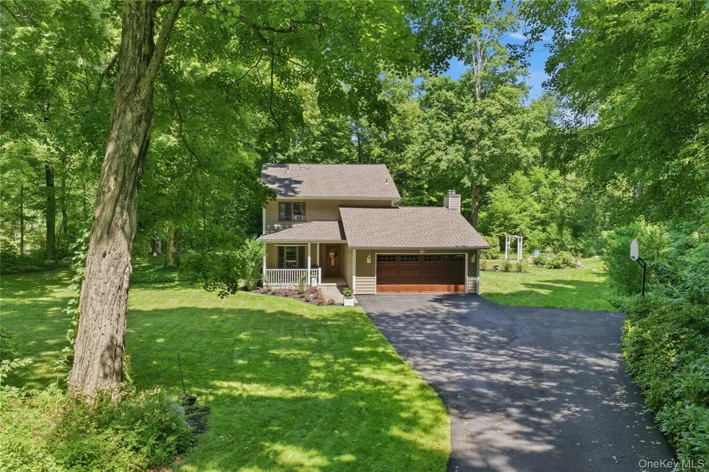 43 Nathan Hale Drive Stormville, NY 12582