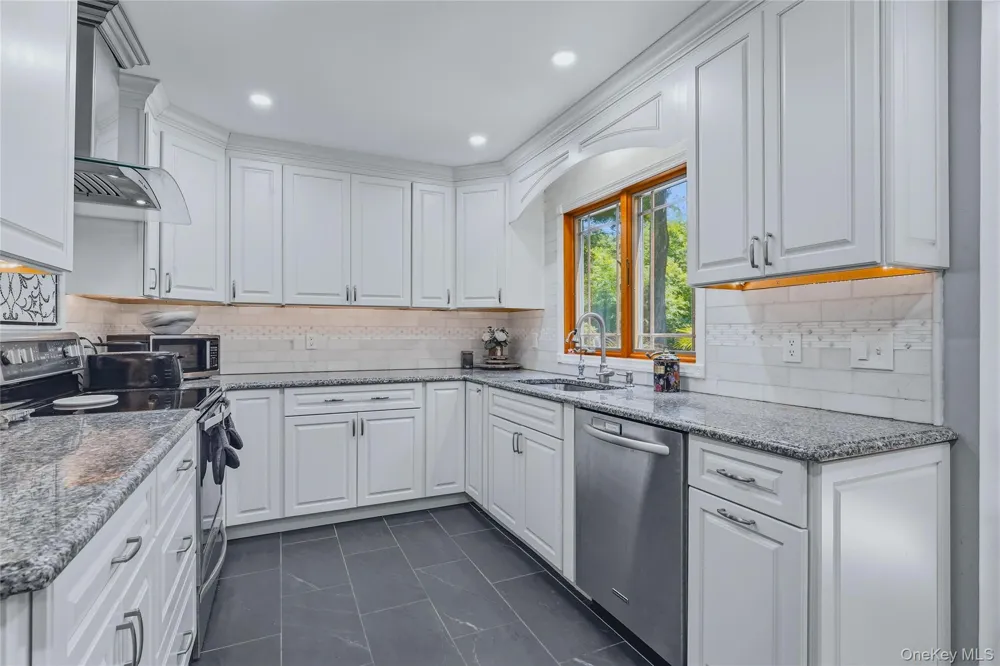 43 Nathan Hale Drive Stormville, NY 12582