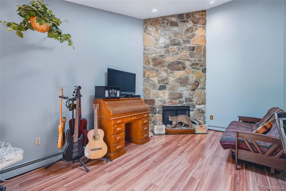 43 Nathan Hale Drive Stormville, NY 12582