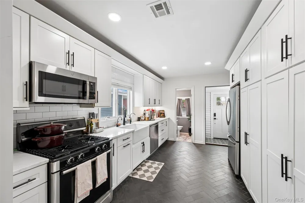 104 Park Avenue Babylon, NY 11702