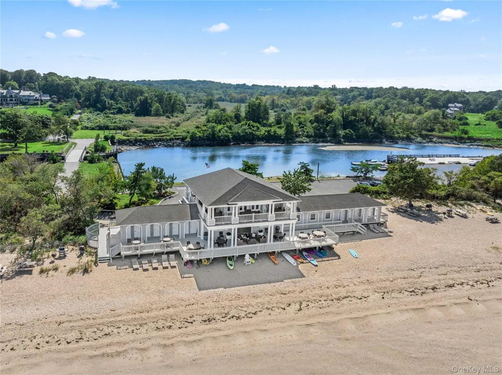 19 Frost Creek Drive Locust Valley, NY 11560
