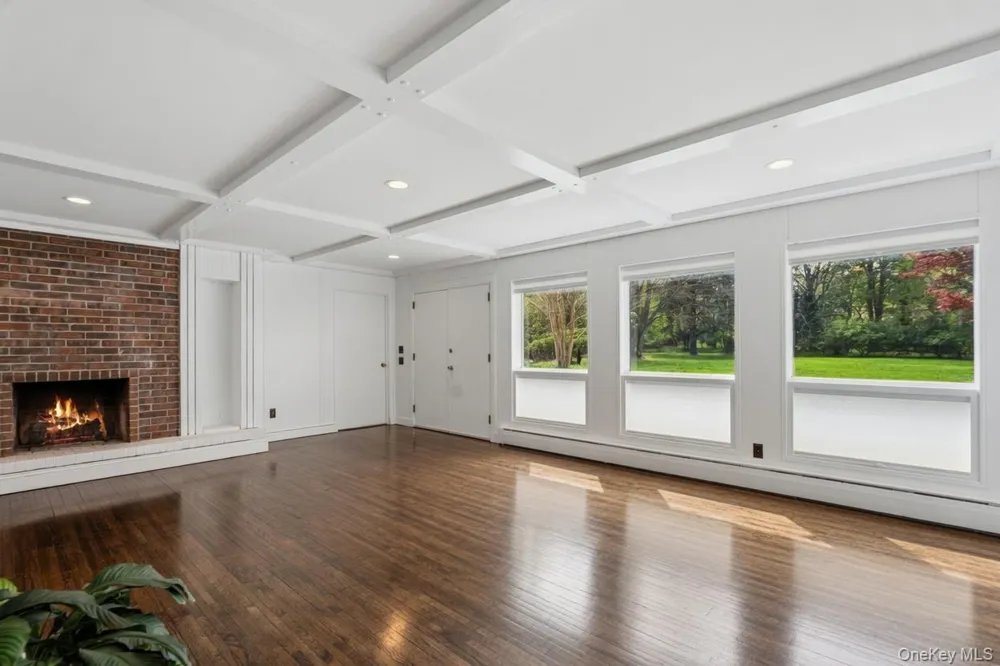 19 Frost Creek Drive Locust Valley, NY 11560