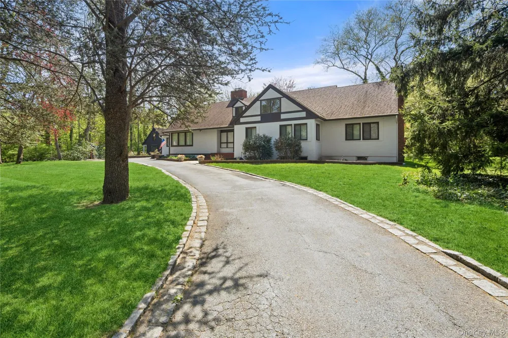 19 Frost Creek Drive Locust Valley, NY 11560
