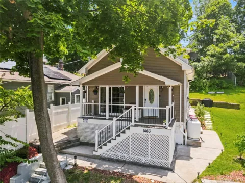 1463 Lincoln Terrace