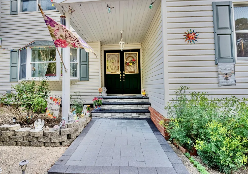 44 S Howell Avenue Farmingville, NY 11738
