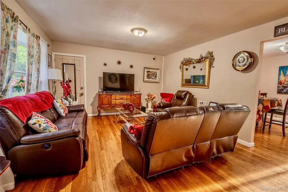 44 S Howell Avenue Farmingville, NY 11738