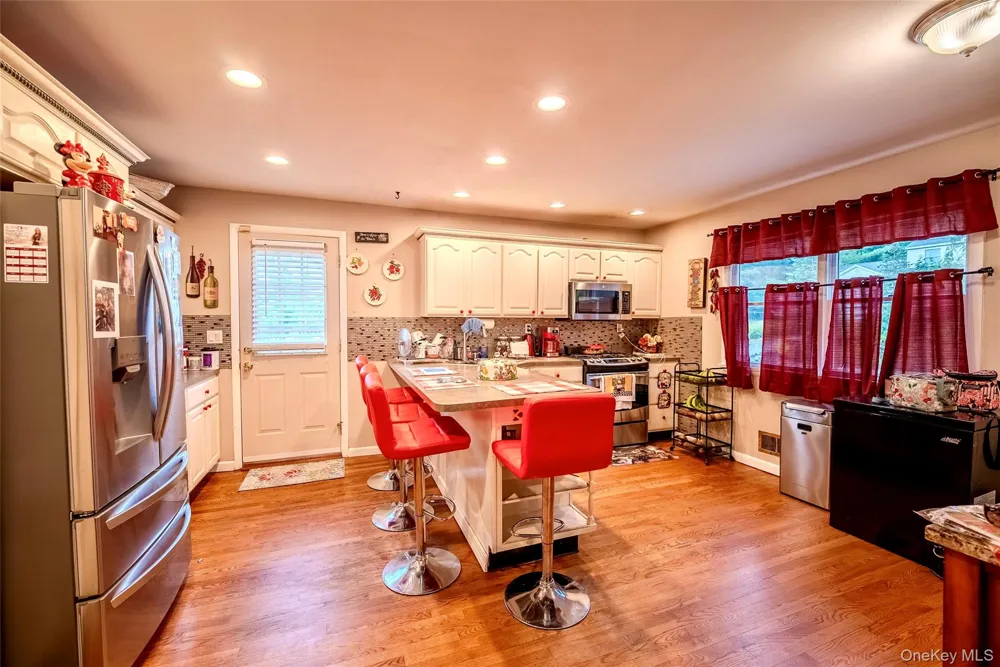 44 S Howell Avenue Farmingville, NY 11738