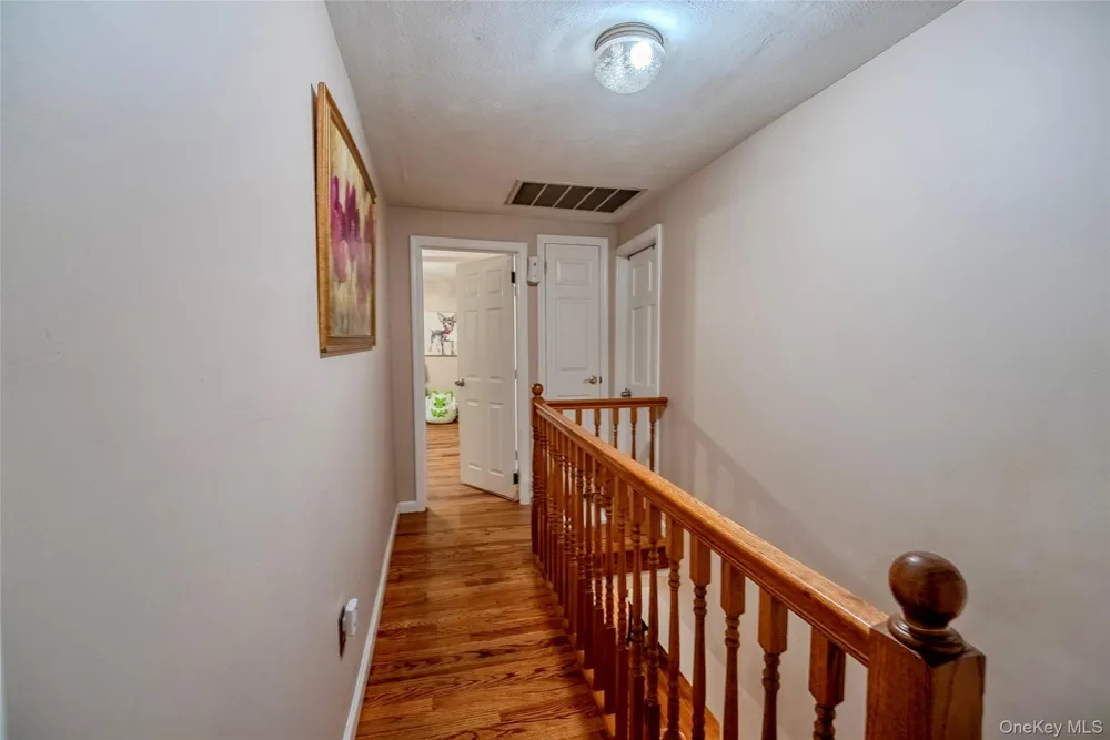 44 S Howell Avenue Farmingville, NY 11738