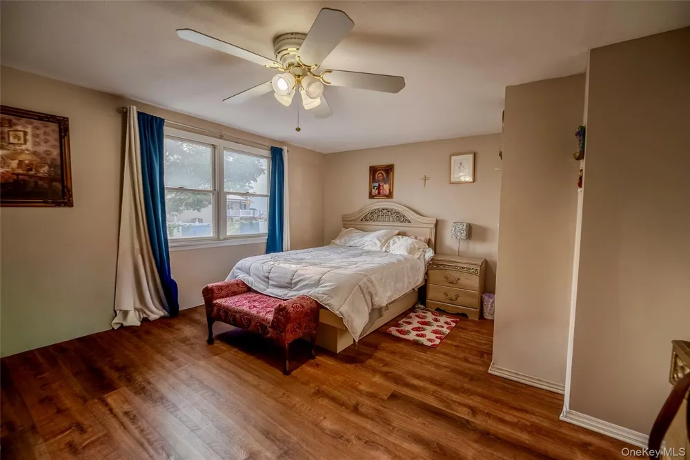 44 S Howell Avenue Farmingville, NY 11738