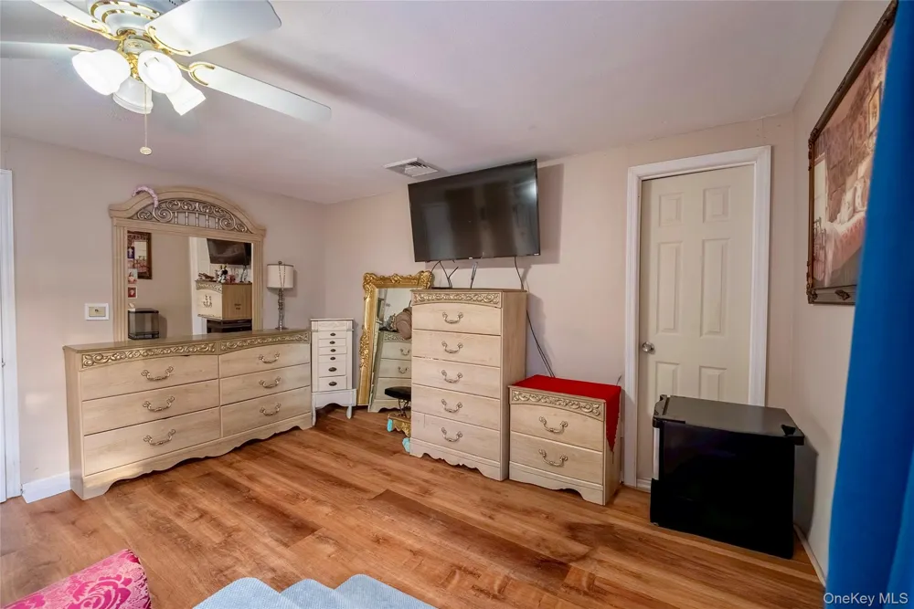 44 S Howell Avenue Farmingville, NY 11738