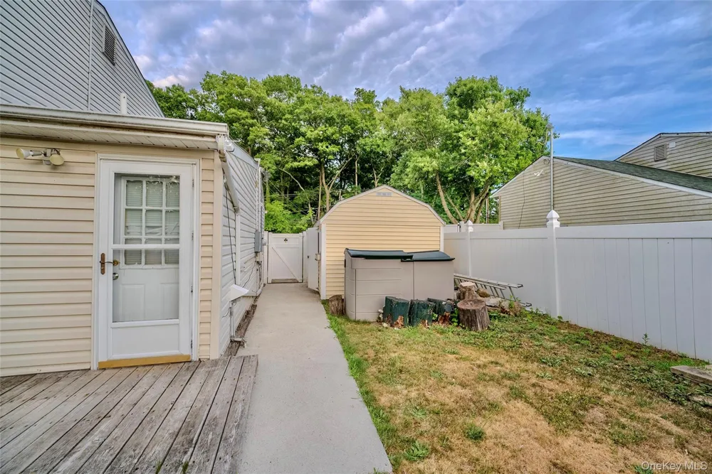 44 S Howell Avenue Farmingville, NY 11738