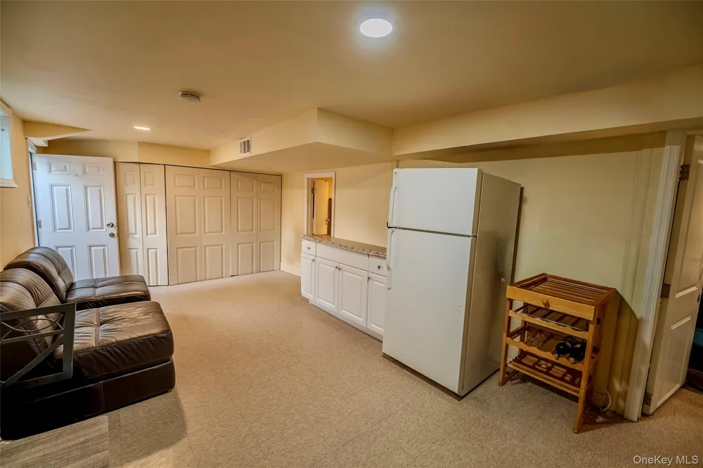 44 S Howell Avenue Farmingville, NY 11738