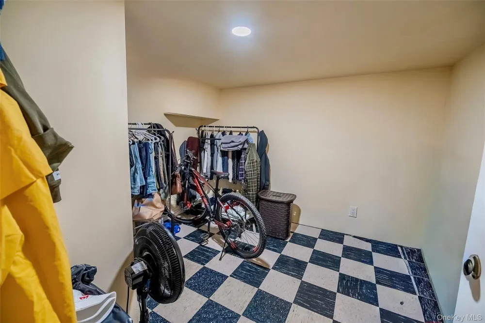 44 S Howell Avenue Farmingville, NY 11738