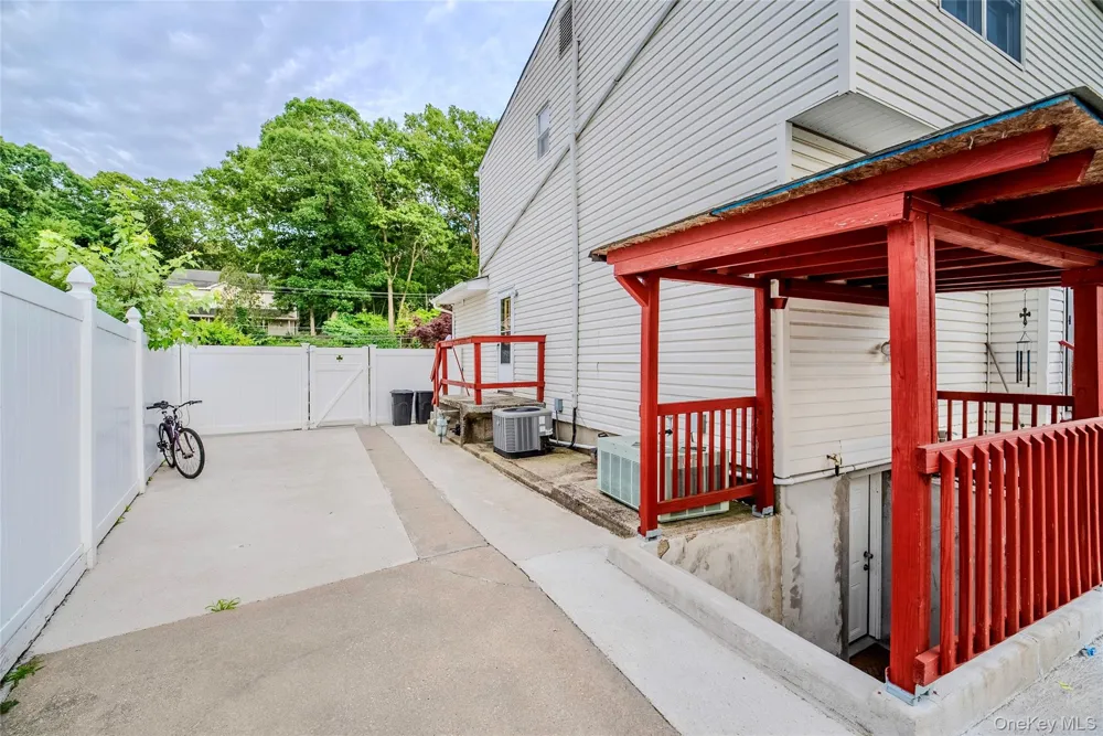 44 S Howell Avenue Farmingville, NY 11738