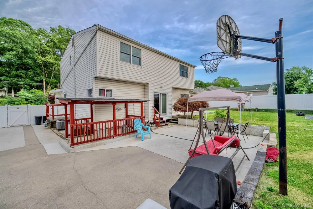 44 S Howell Avenue Farmingville, NY 11738