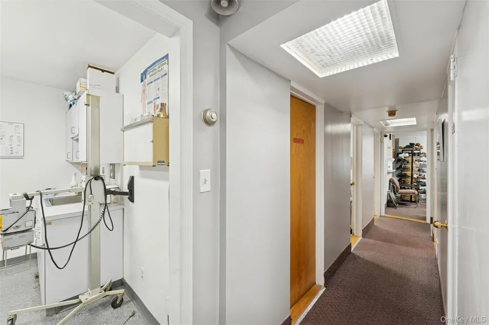 5 Seaton Gate Valley Stream, NY 11580