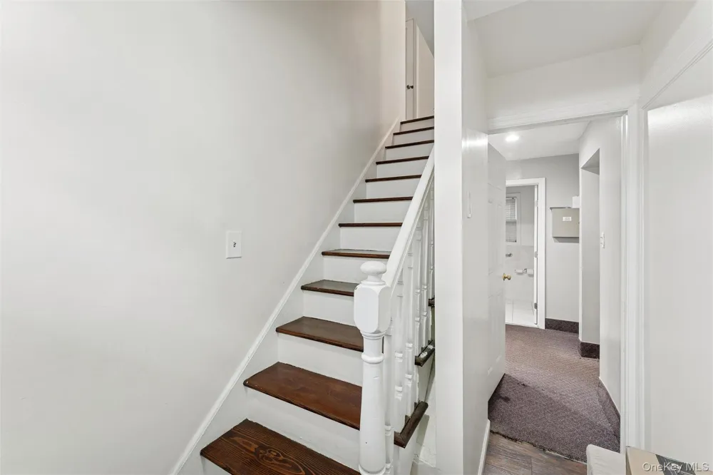 5 Seaton Gate Valley Stream, NY 11580