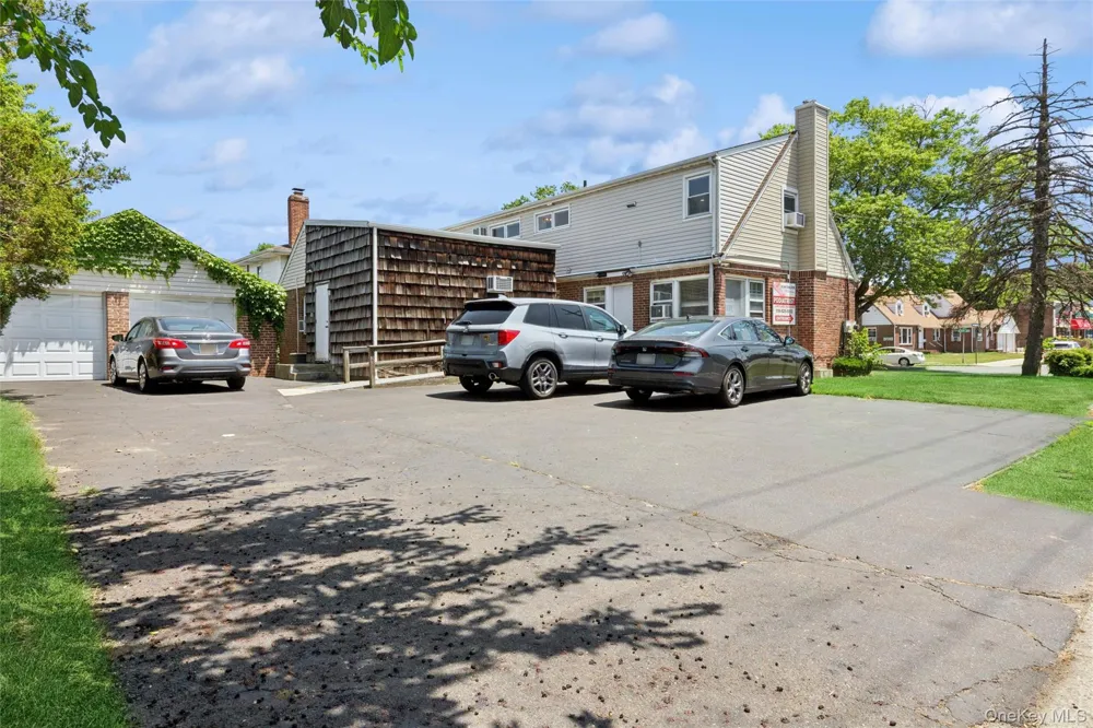 5 Seaton Gate Valley Stream, NY 11580