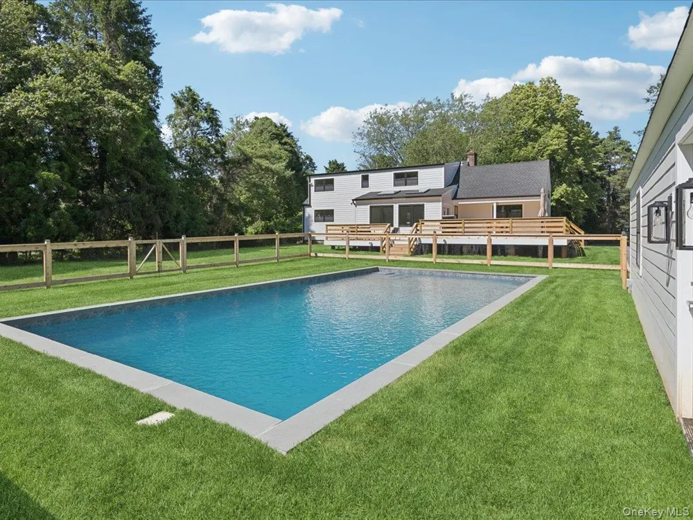 1579 Sea Road Southampton, NY 11968
