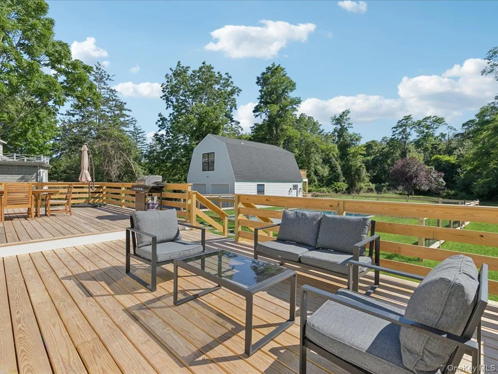 1579 Sea Road Southampton, NY 11968