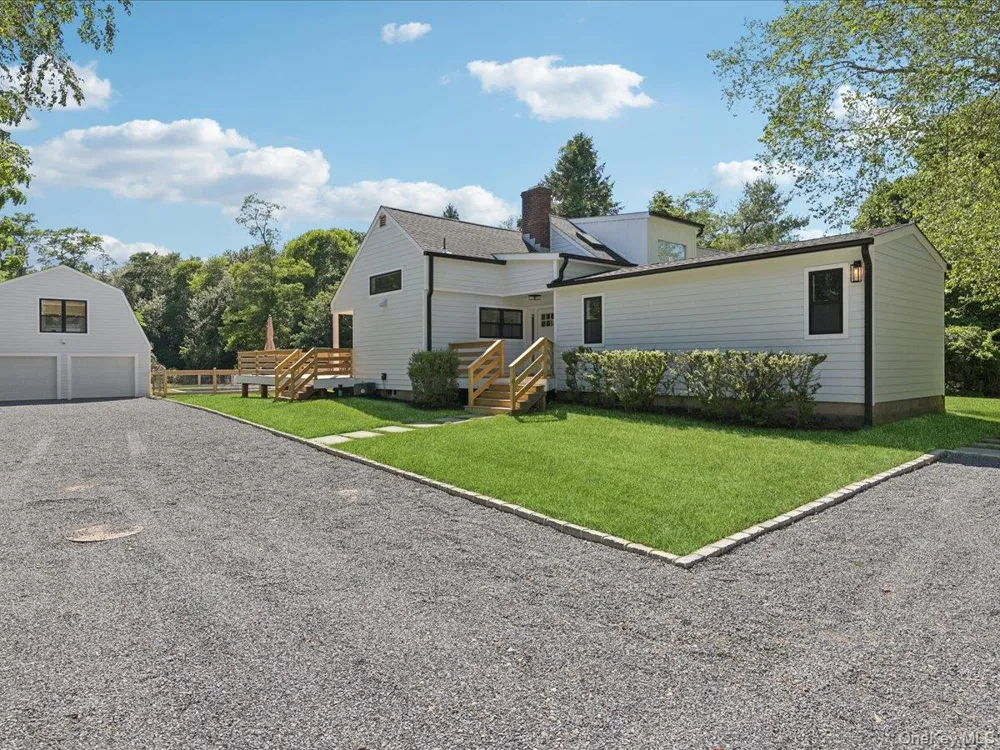 1579 Sea Road Southampton, NY 11968