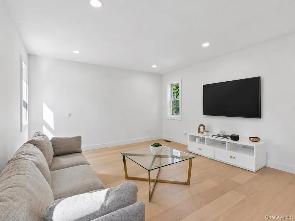 1579 Sea Road Southampton, NY 11968