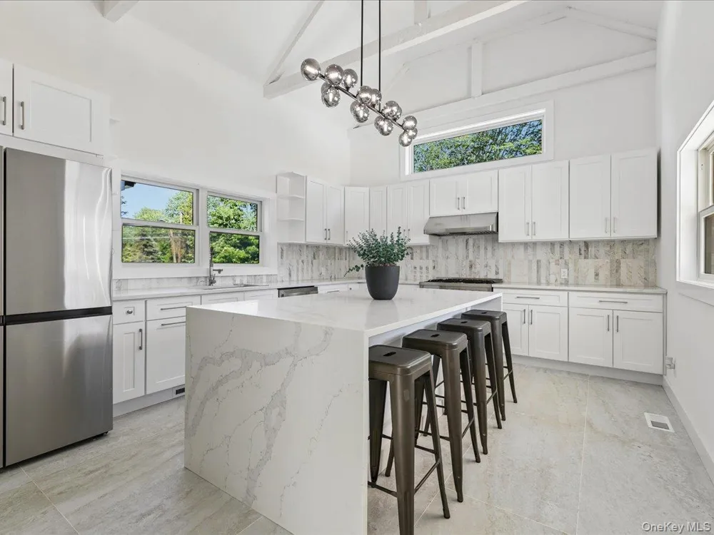 1579 Sea Road Southampton, NY 11968