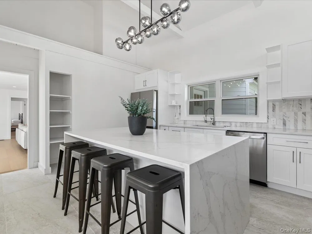 1579 Sea Road Southampton, NY 11968