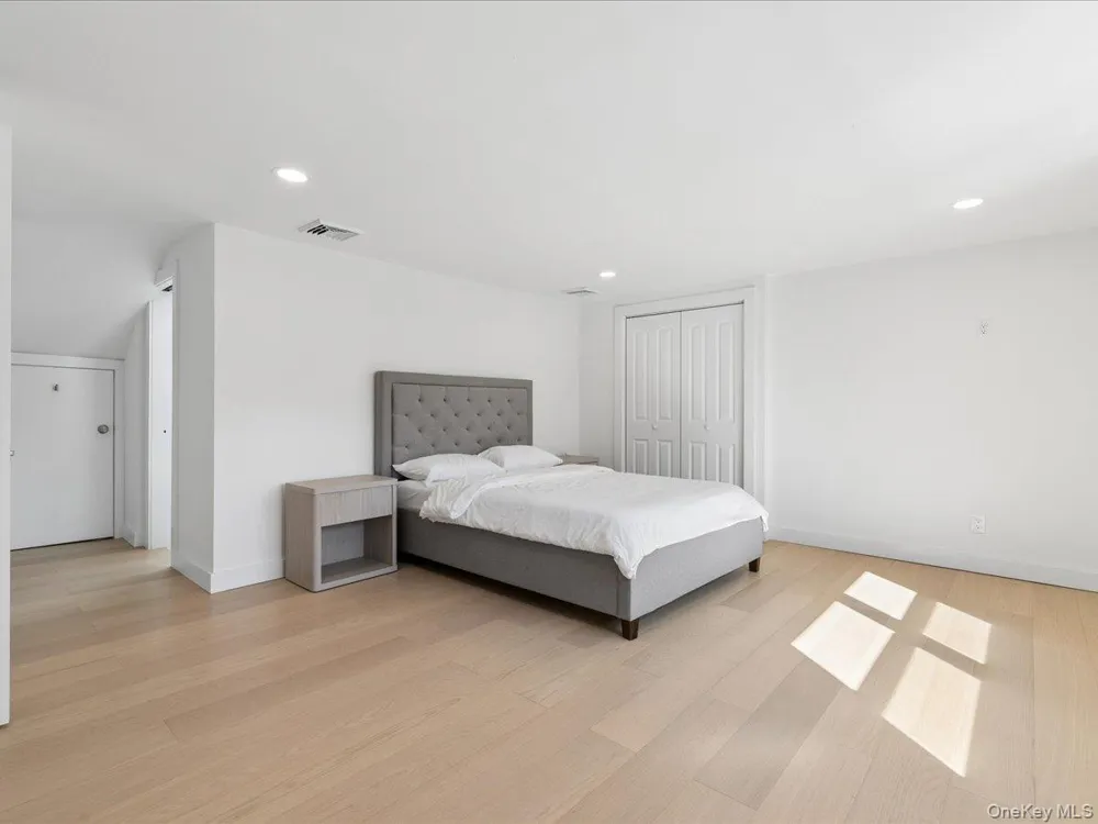 1579 Sea Road Southampton, NY 11968