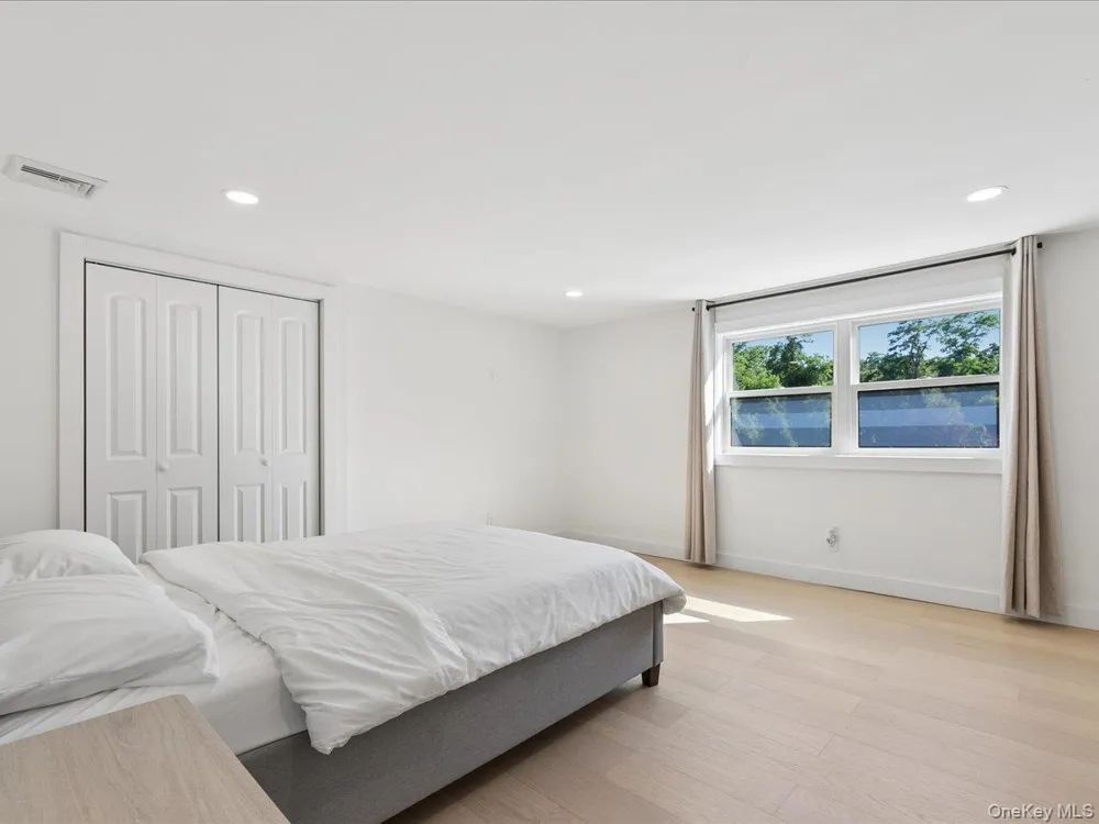 1579 Sea Road Southampton, NY 11968