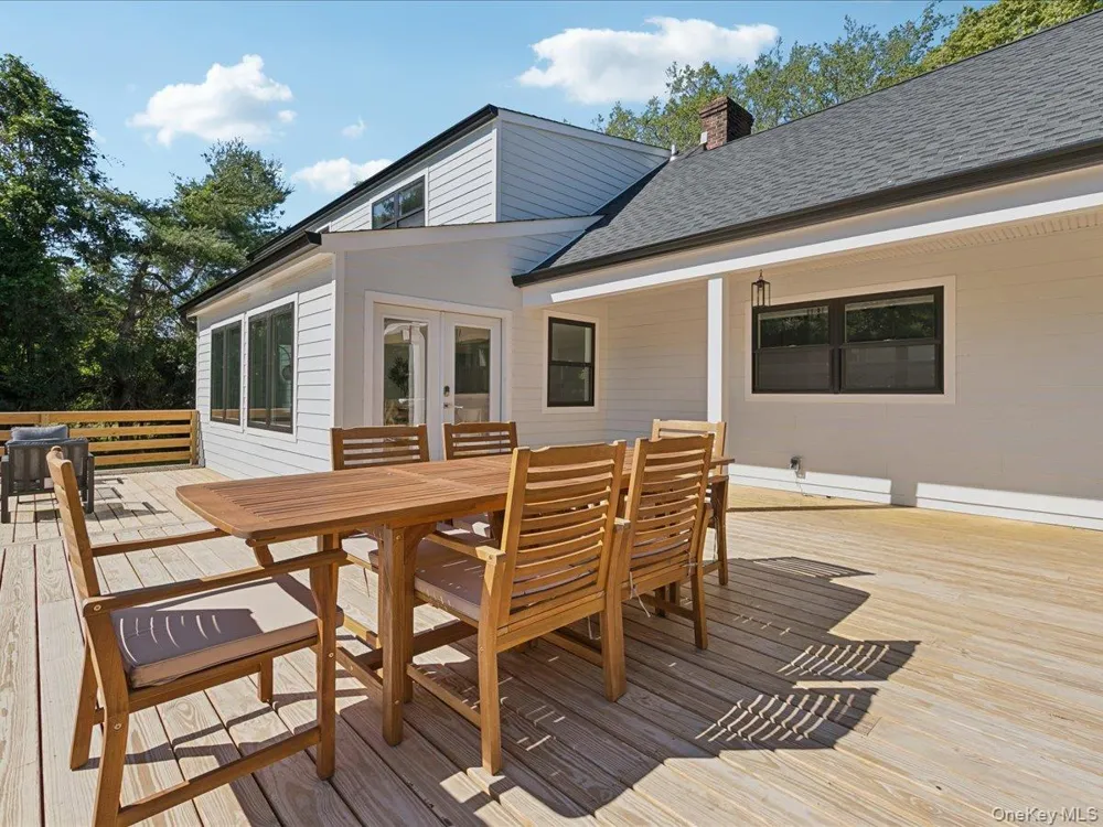 1579 Sea Road Southampton, NY 11968
