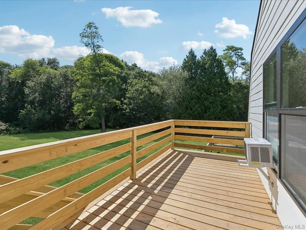 1579 Sea Road Southampton, NY 11968