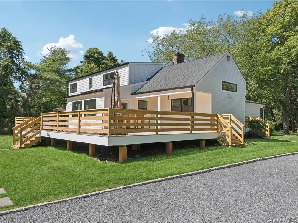 1579 Sea Road Southampton, NY 11968