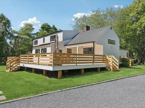1579 Sea Road