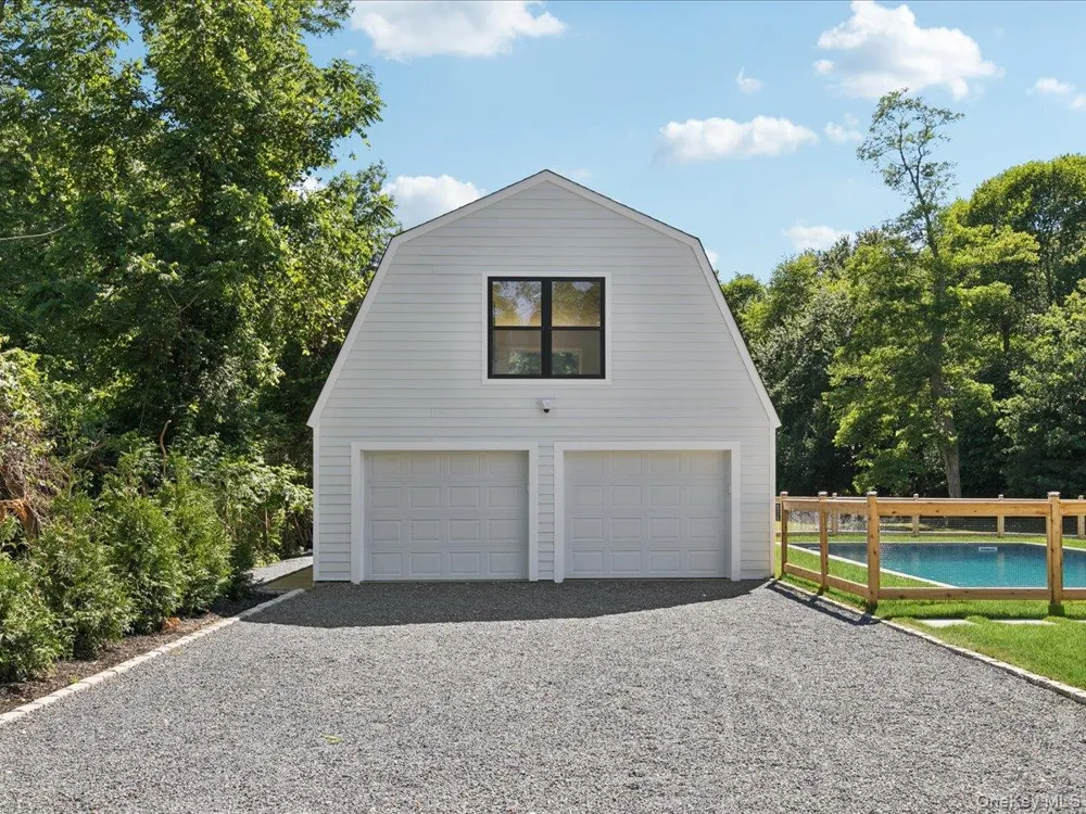 1579 Sea Road Southampton, NY 11968
