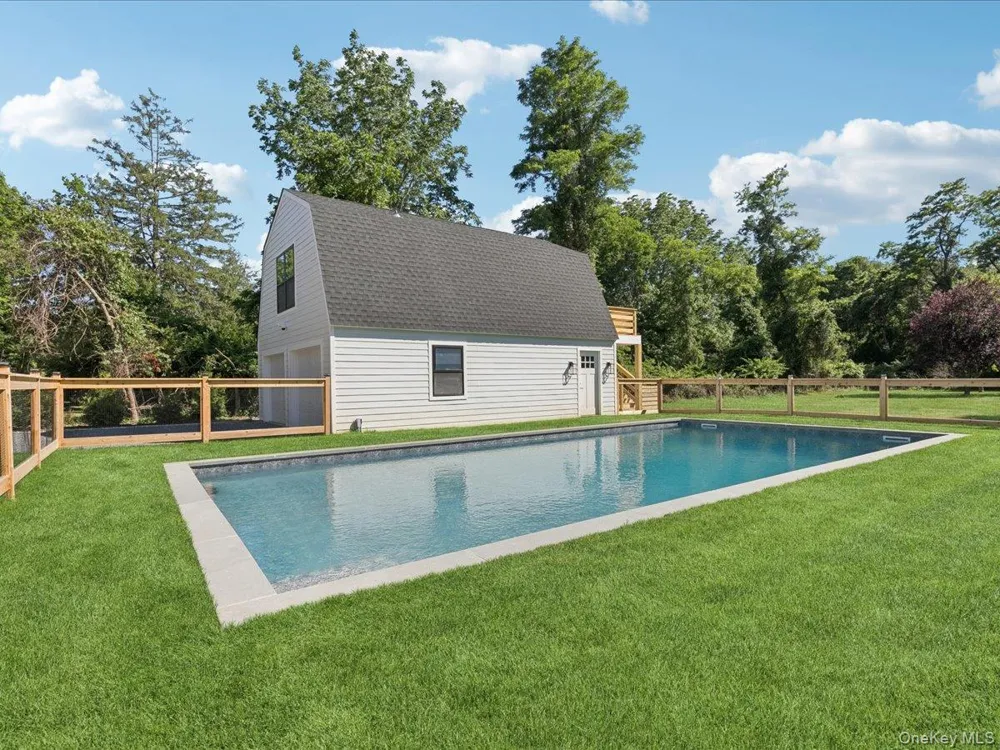 1579 Sea Road Southampton, NY 11968
