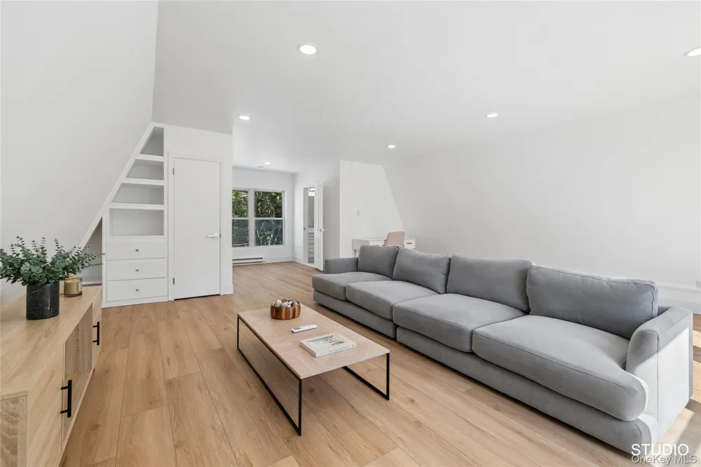1579 Sea Road Southampton, NY 11968