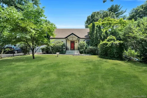 38 E Lyons Street