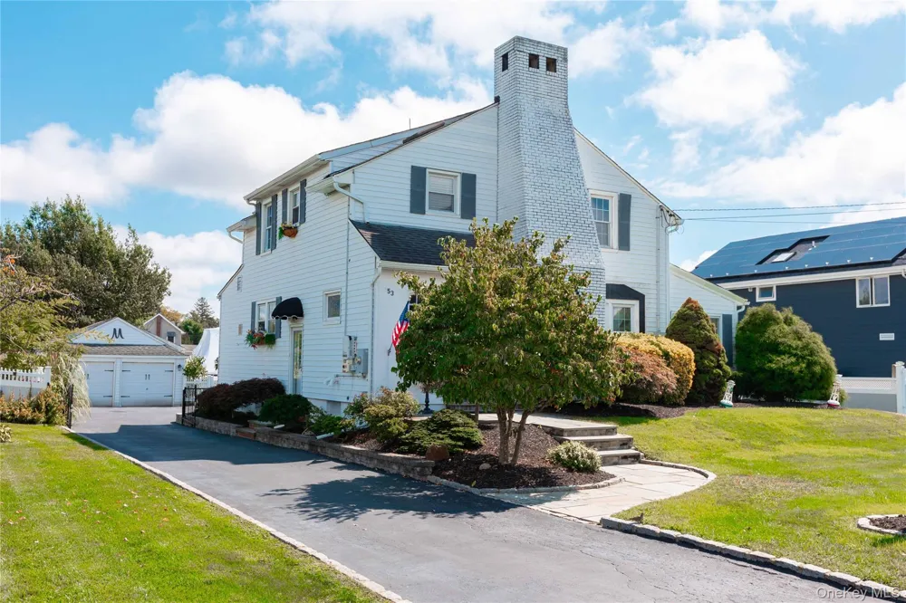 53 Mowbray Avenue Bay Shore, NY 11706