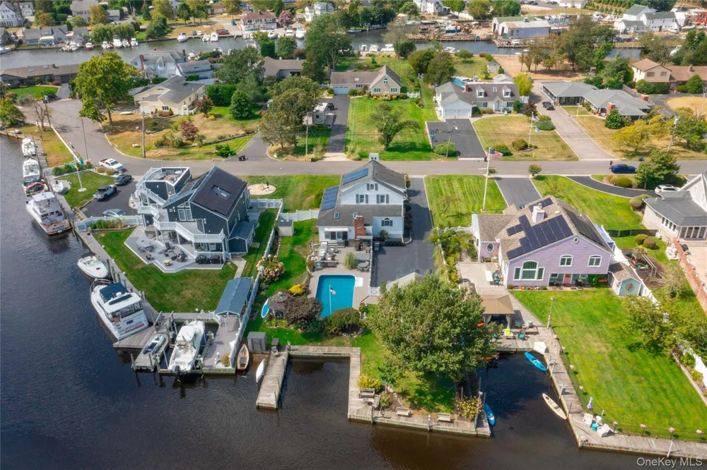 53 Mowbray Avenue Bay Shore, NY 11706