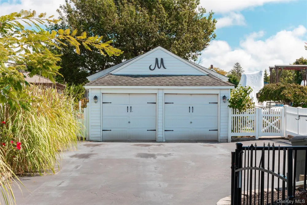 53 Mowbray Avenue Bay Shore, NY 11706