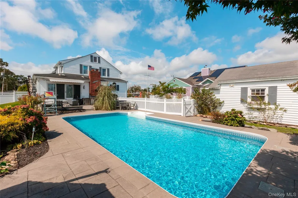 53 Mowbray Avenue Bay Shore, NY 11706