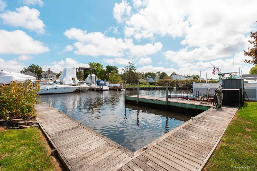53 Mowbray Avenue Bay Shore, NY 11706