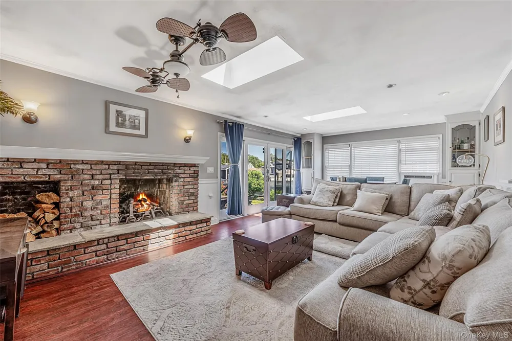 53 Mowbray Avenue Bay Shore, NY 11706