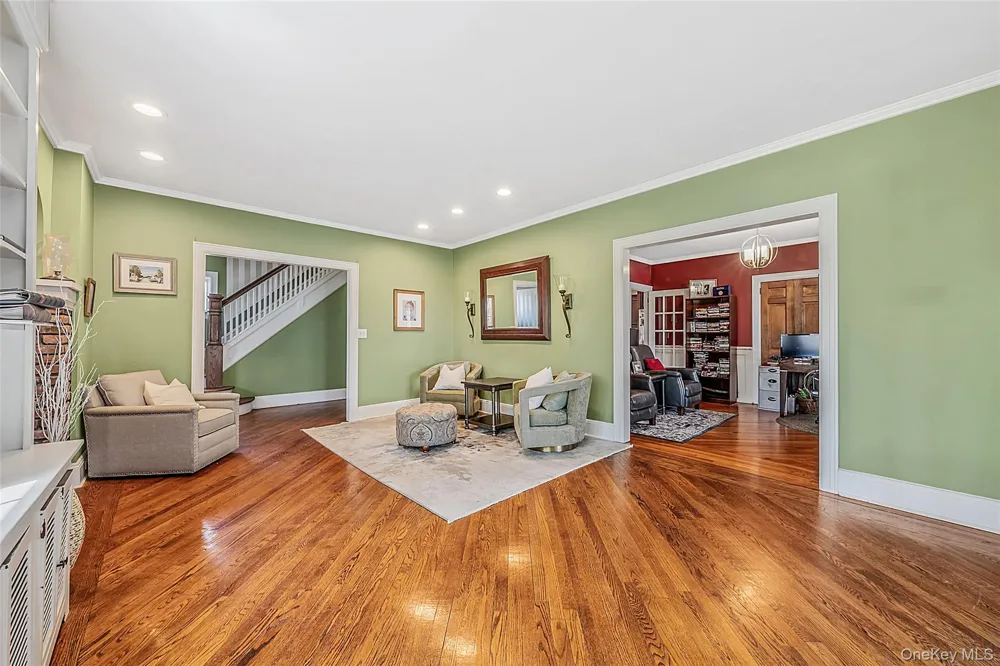 53 Mowbray Avenue Bay Shore, NY 11706