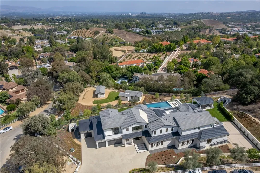 5340 WHITMAN ROAD Hidden Hills, CA 91302