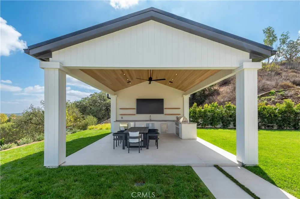 5340 WHITMAN ROAD Hidden Hills, CA 91302