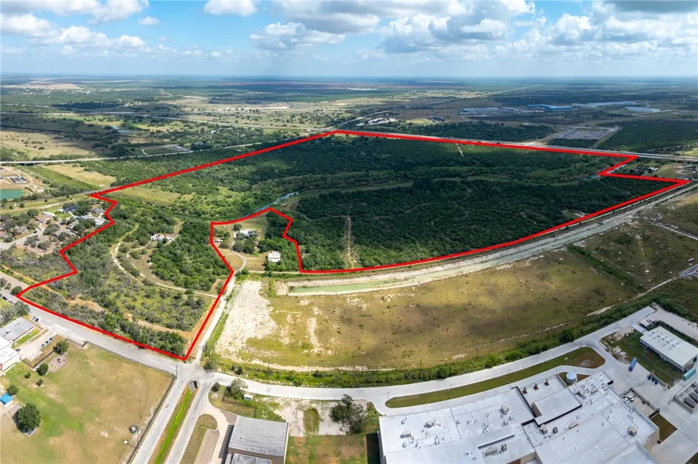 643 Pirate Boulevard Sinton, TX 78387